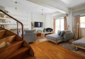 Relaxed Art Deco Maisonette Pagrati